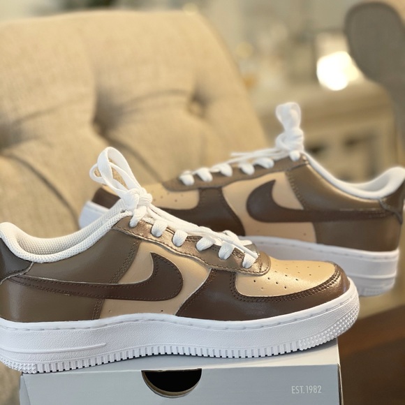 Made to order! Hand painted Air Force ones - Picture 2 of 3